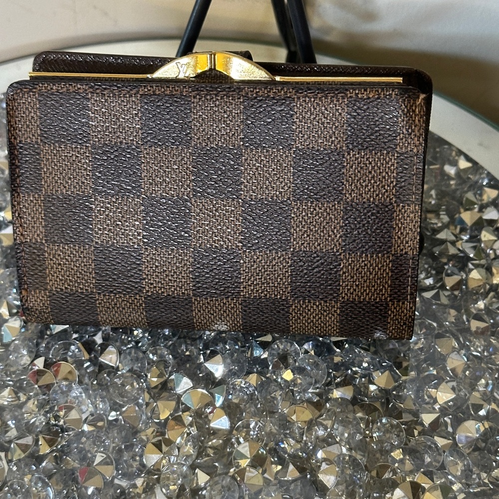 VGUC - Louis Vuitton Damier Ebene French Kisslock Compact Wallet. - Picture 2 of 7